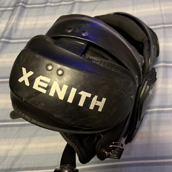 Small Xenith Football Shoulder Pads Black - Picture 3 of 3